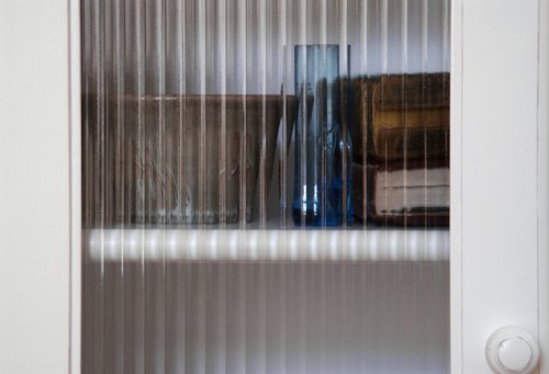 D200 Comparison (Glass cabinet door)